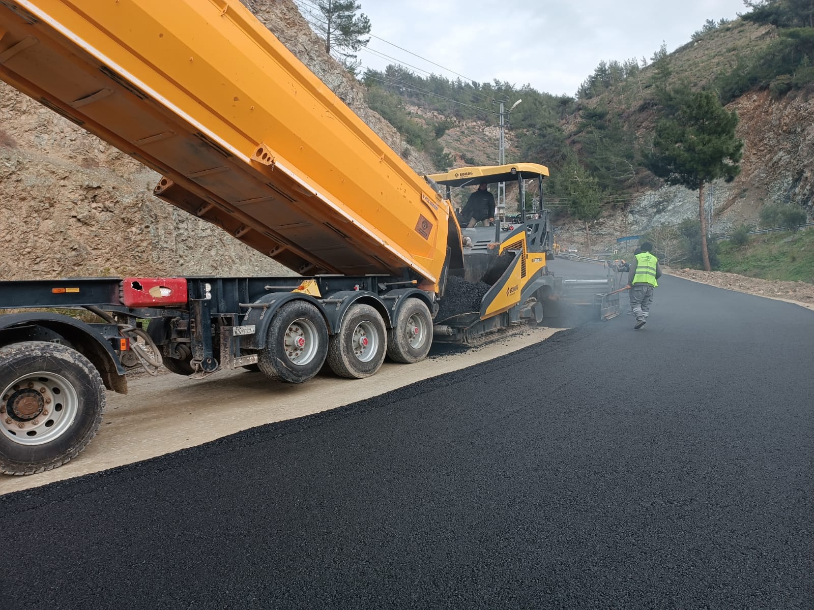 KARAAĞAÇ VE SARIMAZI MAHALLELERİNE BETON ASFALT