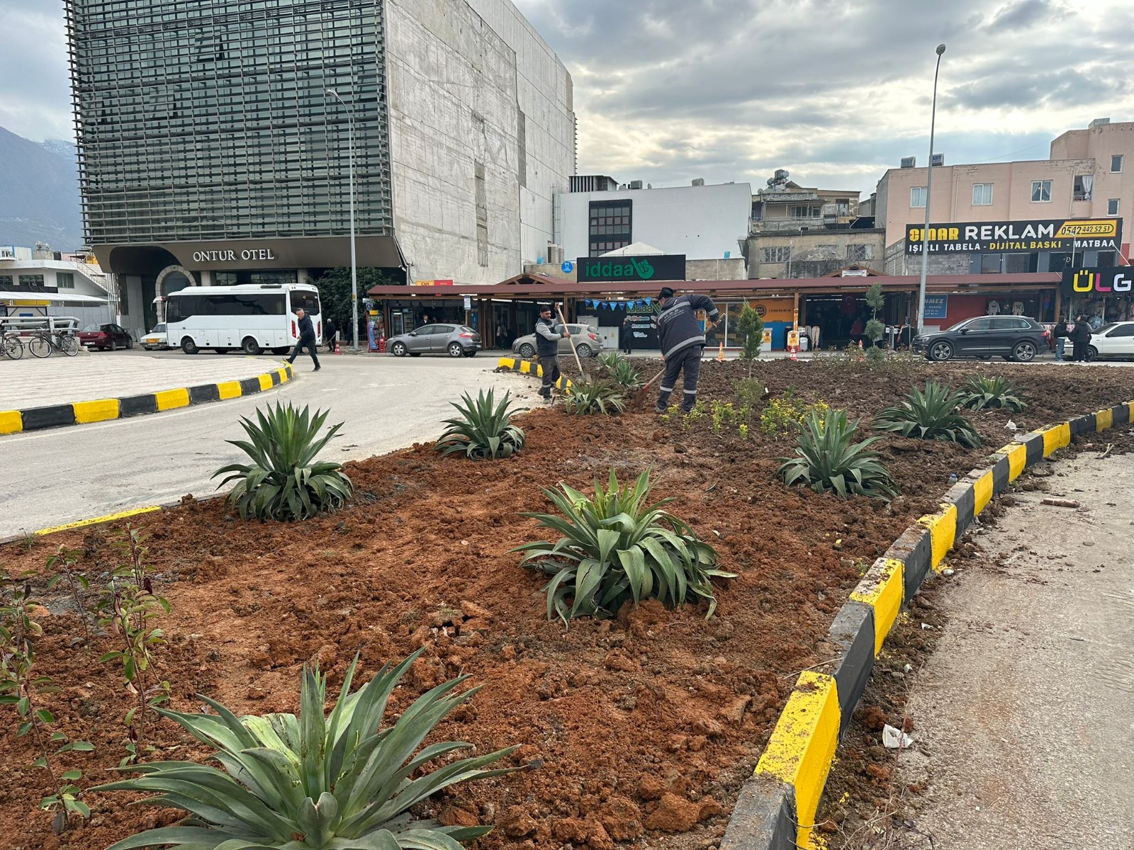 HBB’DEN İSKENDERUN PAC MEYDANI’NA PEYZAJ VE AYDINLATMA ÇALIŞMASI