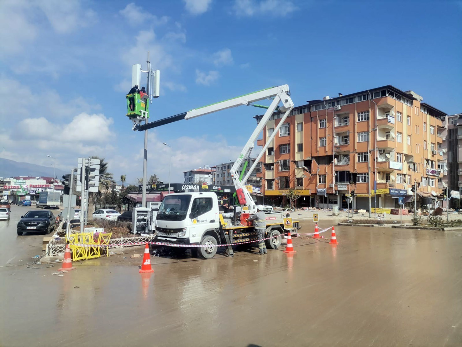 TOROSLAR EDAŞ’TAN DEPREM BÖLGESİNDE ASRIN ELEKTRİK DAĞITIM OPERASYONU