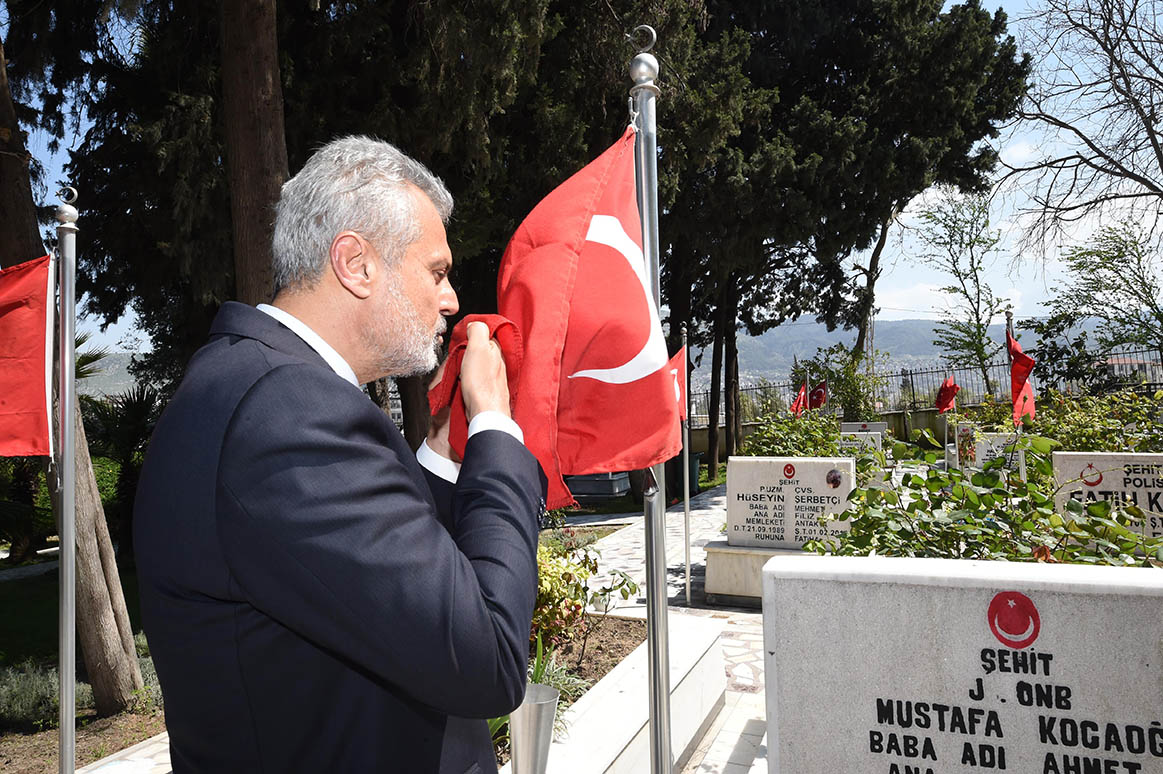 BAŞKAN ÖNTÜRK’TEN ŞEHİTLERE VEFA