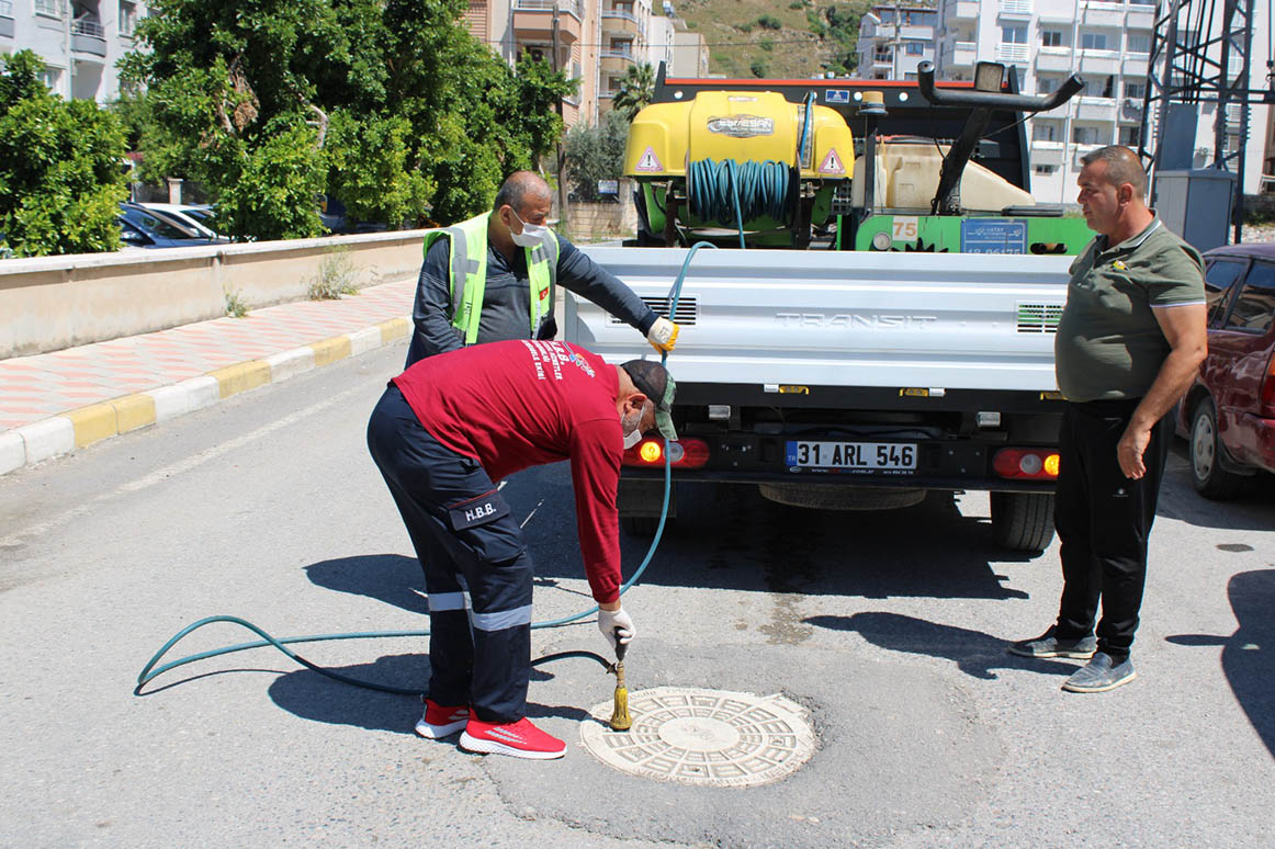 İSKENDERUN’DA 300 NOKTA İLAÇLANDI