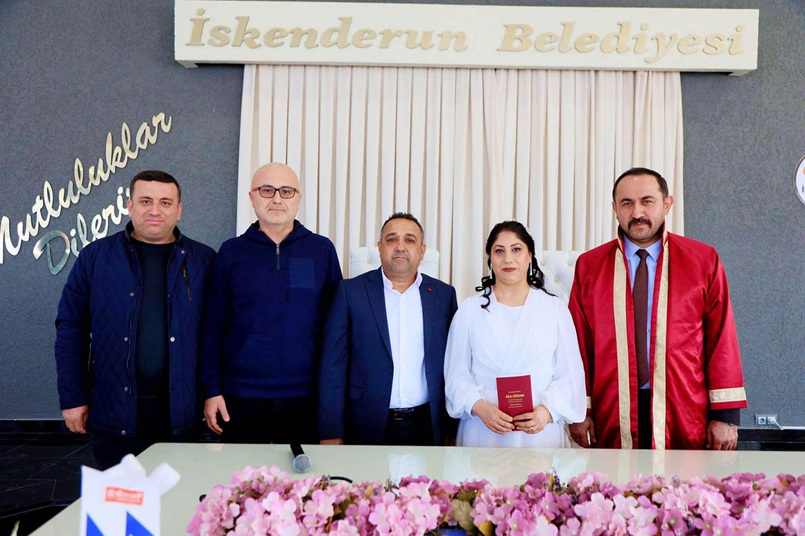 İSKENDERUN AK PARTİ İLÇE BAŞKAN YARDIMCISI İSMAİL KEREMOĞLU EYLEM TURŞİN İLE NİKAH MASASINA OTURDU